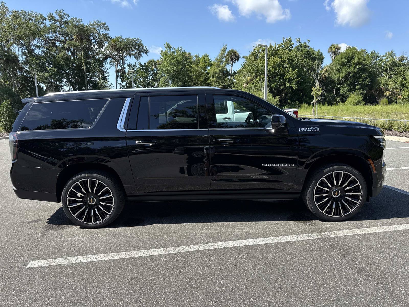 New 2026 Chevrolet Suburban High Country AWD/4WD image 2