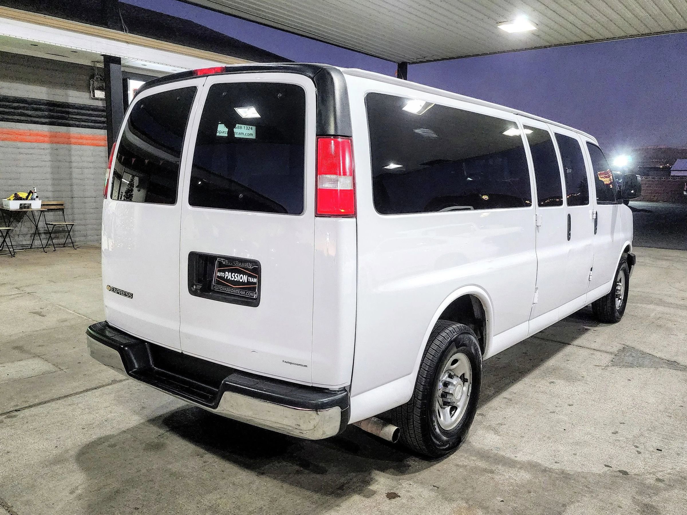 Used 2020 Chevrolet Express 3500 LT w/ LT Preferred Equipment Group RWD image 5