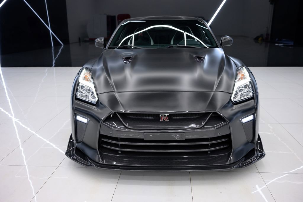 Used 2018 Nissan GT-R Premium image 16