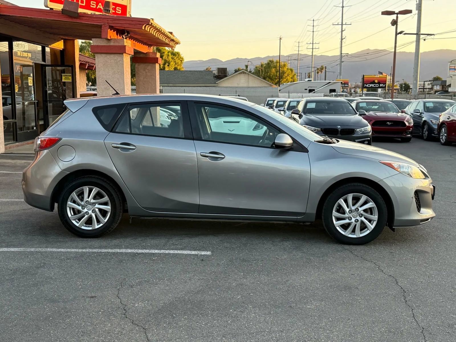 Used 2012 MAZDA MAZDA3 i Touring image 4