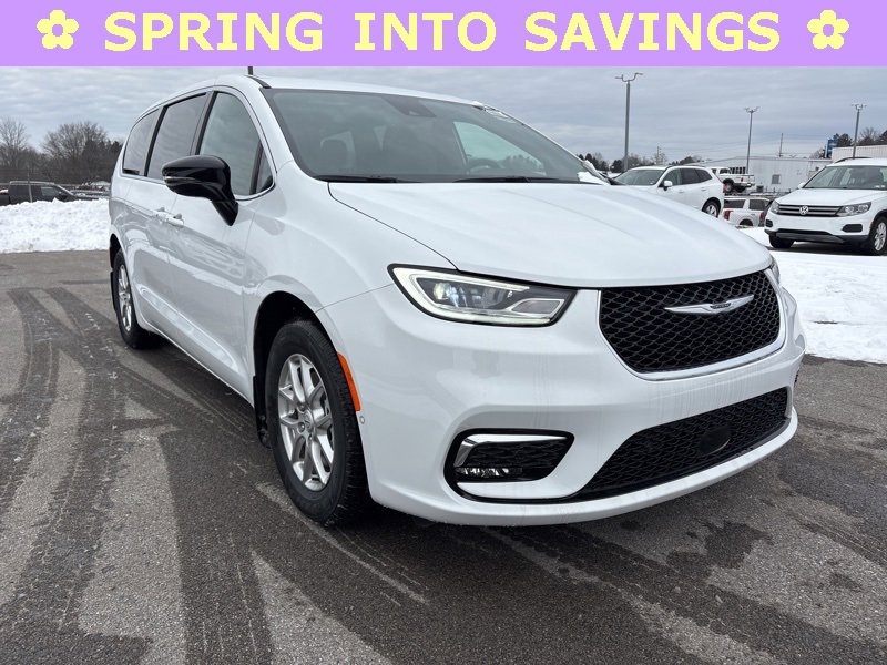 New 2026 Chrysler Pacifica Select