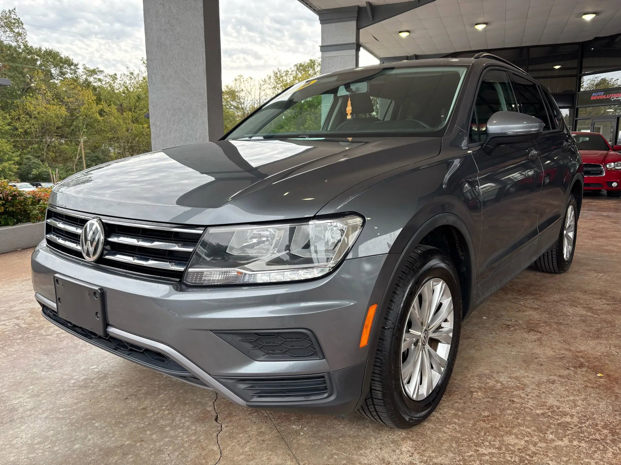 Used 2018 Volkswagen Tiguan S image 3