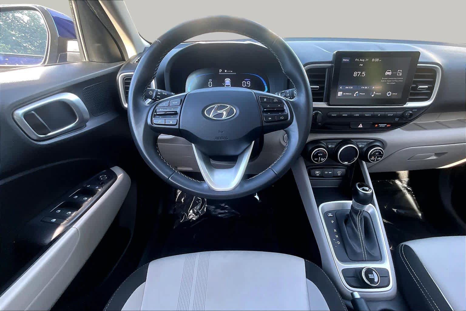 Used 2024 Hyundai Venue SEL FWD image 6
