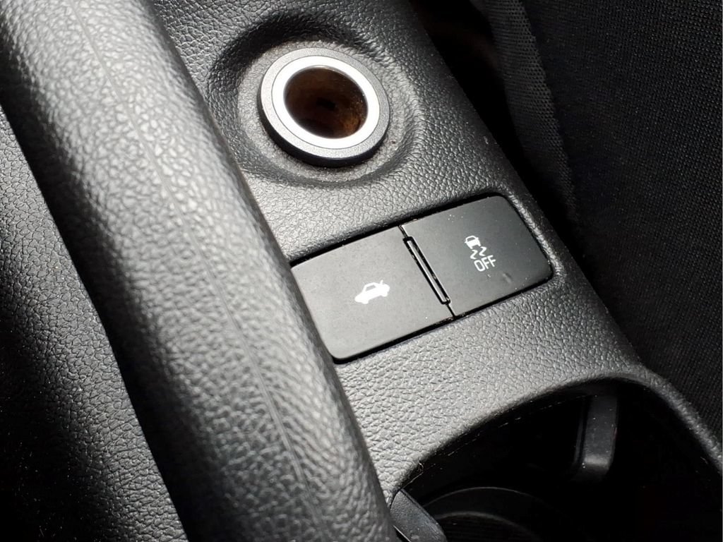 Used 2016 Chevrolet Sonic LT FWD image 13