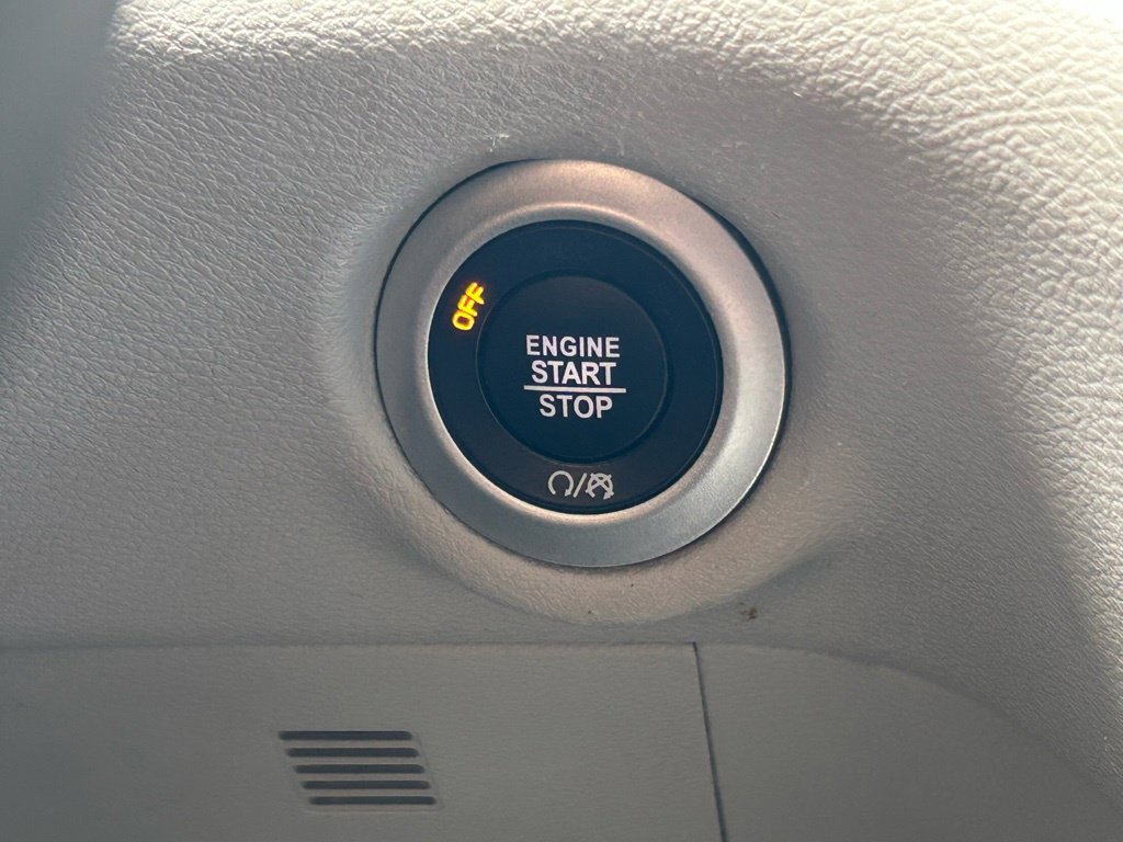 Used 2023 Chrysler Pacifica Touring-L FWD image 44