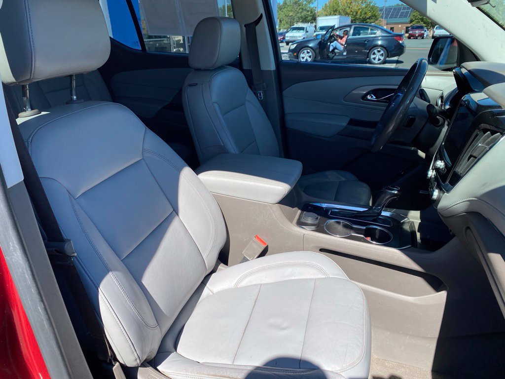 Used 2020 Chevrolet Traverse LT w/ LT Premium Package FWD image 24