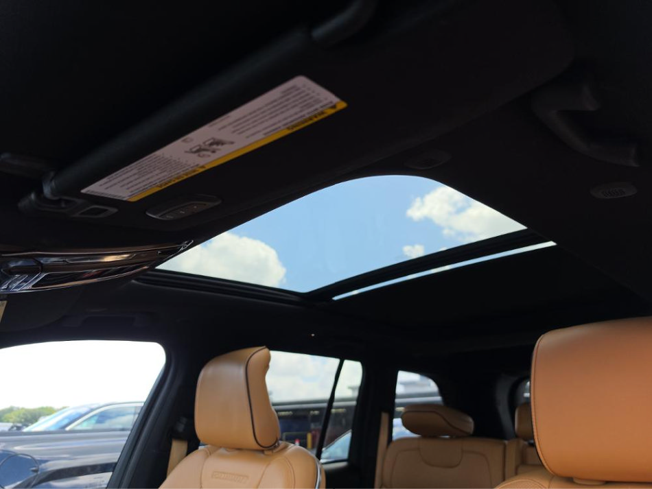 Used 2024 Jeep Grand Cherokee Summit AWD/4WD image 20