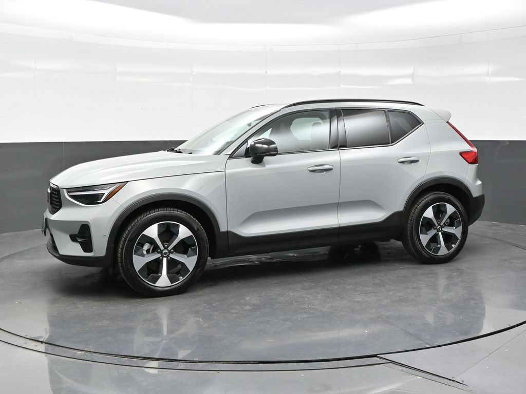 Used 2026 Volvo XC40 B5 Plus AWD/4WD image 3