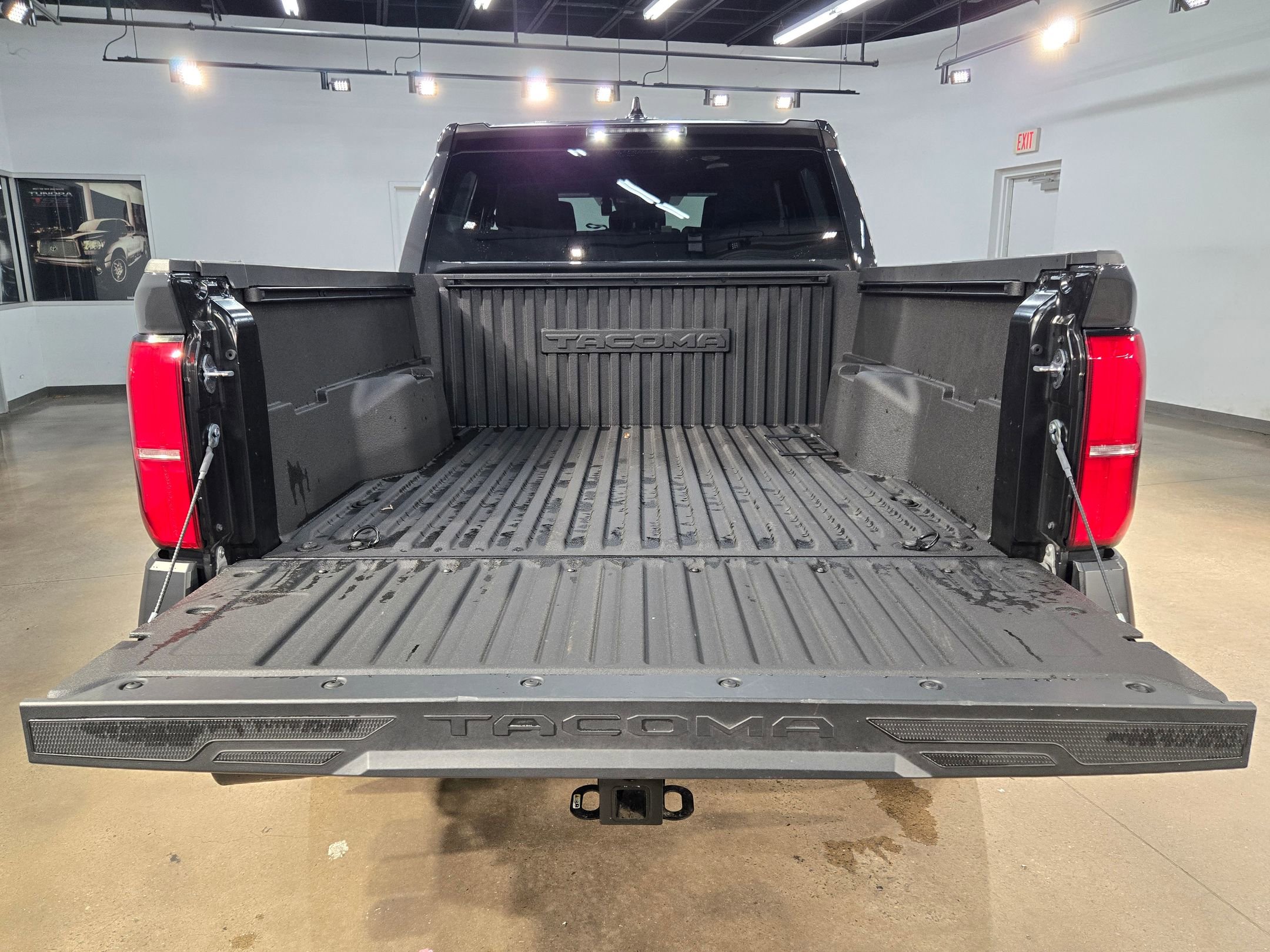 Used 2024 Toyota Tacoma SR image 34