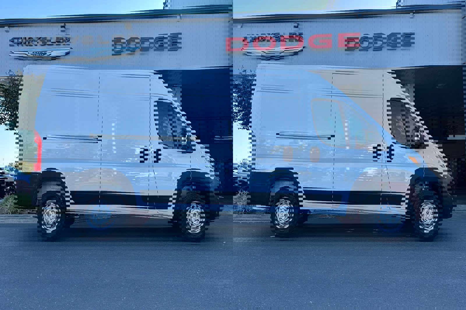 New 2025 RAM ProMaster 2500 w/ Convenience Group FWD image 3