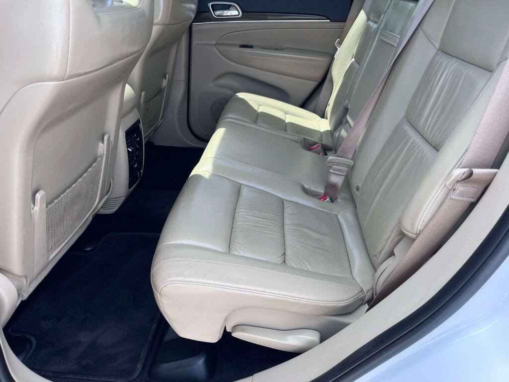 Used 2016 Jeep Grand Cherokee Limited AWD/4WD image 18