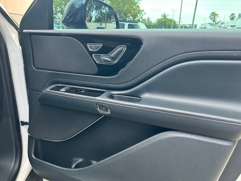 Used 2026 Lincoln Aviator 2WD w/ Jet Appearance Package image 33