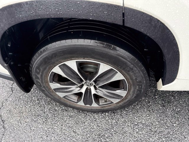 Used 2021 Toyota Highlander XLE AWD/4WD image 15