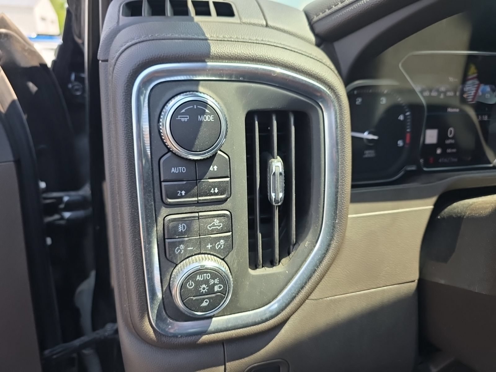 Used 2022 GMC Sierra 3500 Denali AWD/4WD image 15