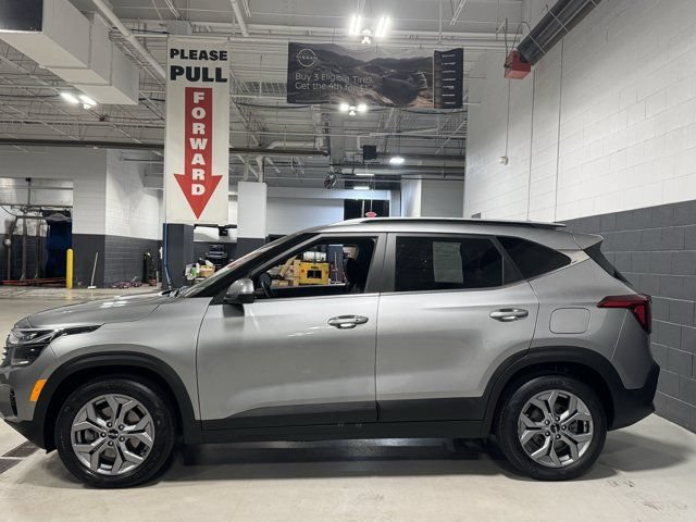 Used 2024 Kia Seltos S AWD/4WD image 23