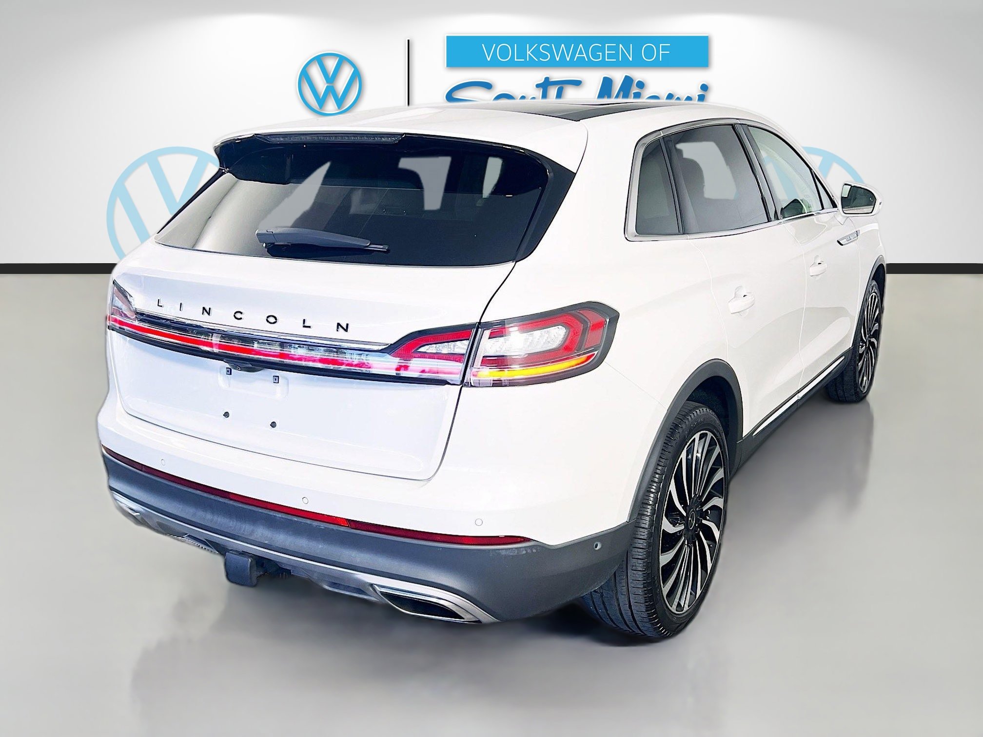 Used 2022 Lincoln Nautilus Black Label w/ Class II Trailer Tow Package AWD/4WD image 7