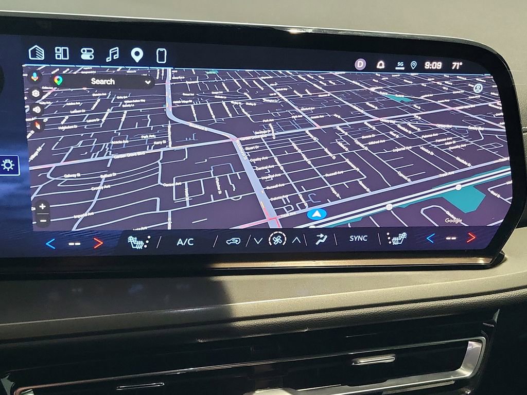 Used 2026 Chevrolet Traverse LT image 9