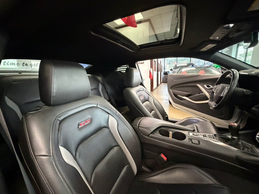 Used 2018 Chevrolet Camaro SS w/ Redline Edition RWD image 39