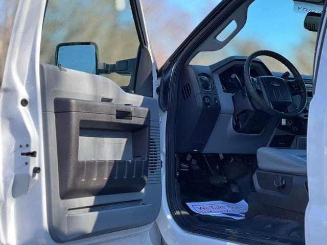 Used 2016 Ford F550 2WD Regular Cab Super Duty image 9