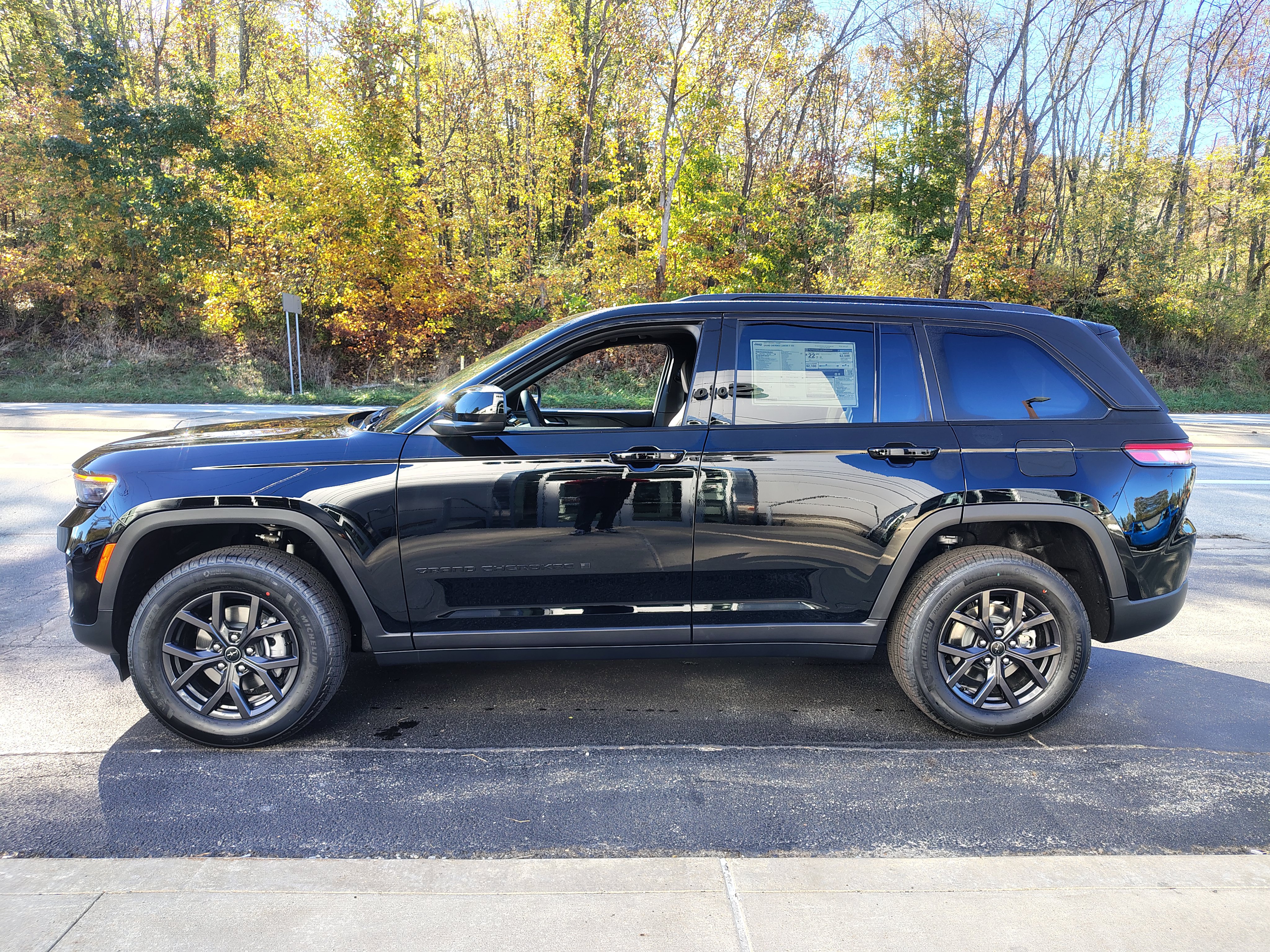 New 2027 Jeep Grand Cherokee Laredo X AWD/4WD image 6
