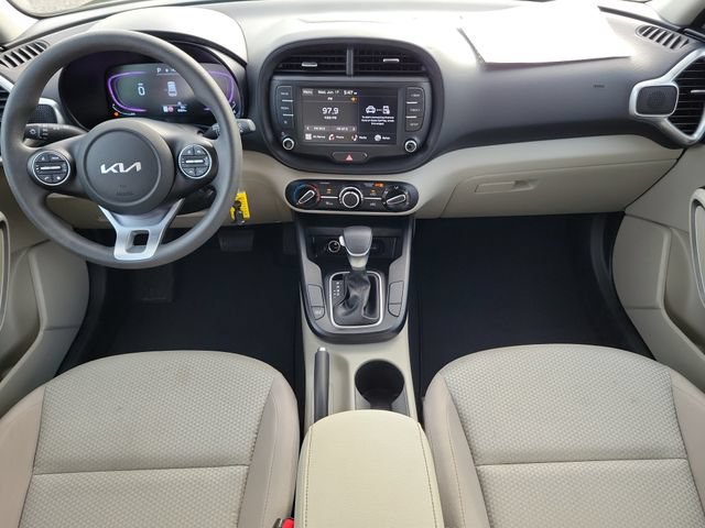 Used 2025 Kia Soul LX FWD image 17