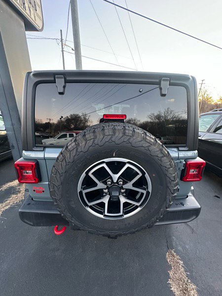 Used 2025 Jeep Wrangler Rubicon image 2