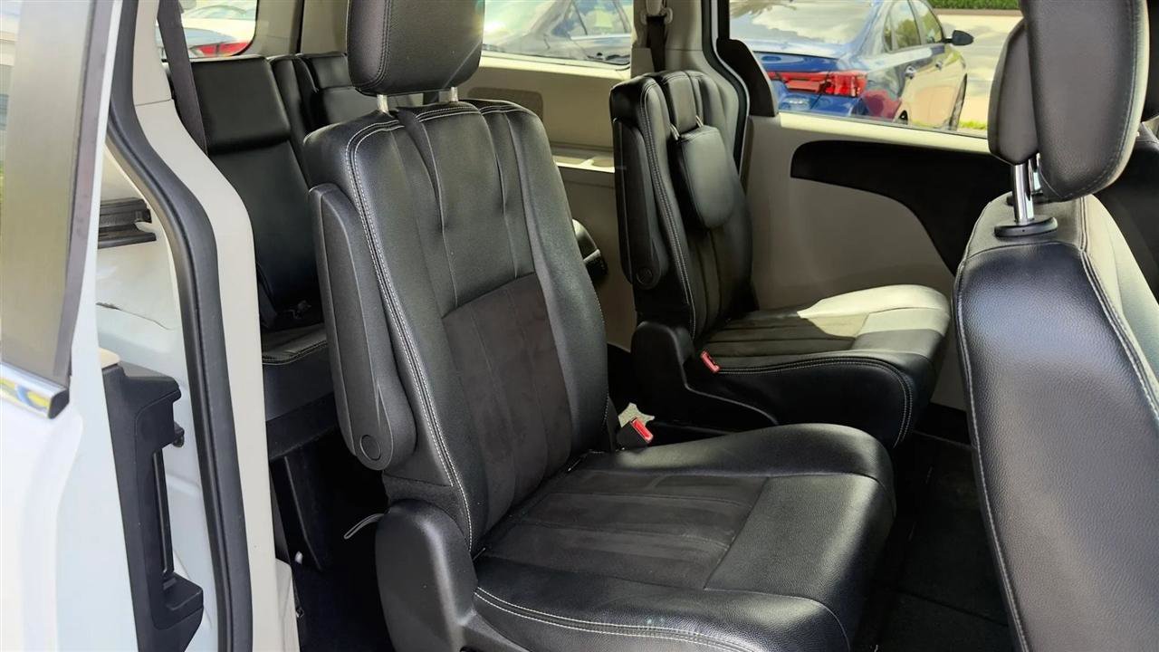 Used 2019 Dodge Grand Caravan SXT FWD image 13