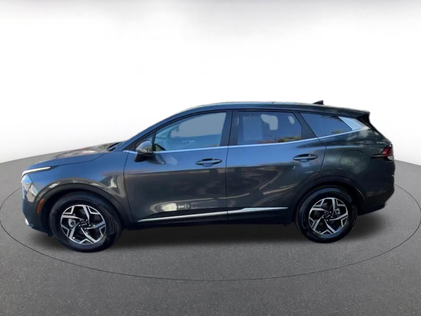 Used 2025 Kia Sportage LX image 9