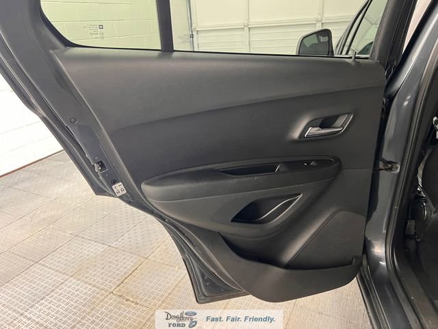 Used 2016 Chevrolet Trax LT w/ LT Convenience Package FWD image 25