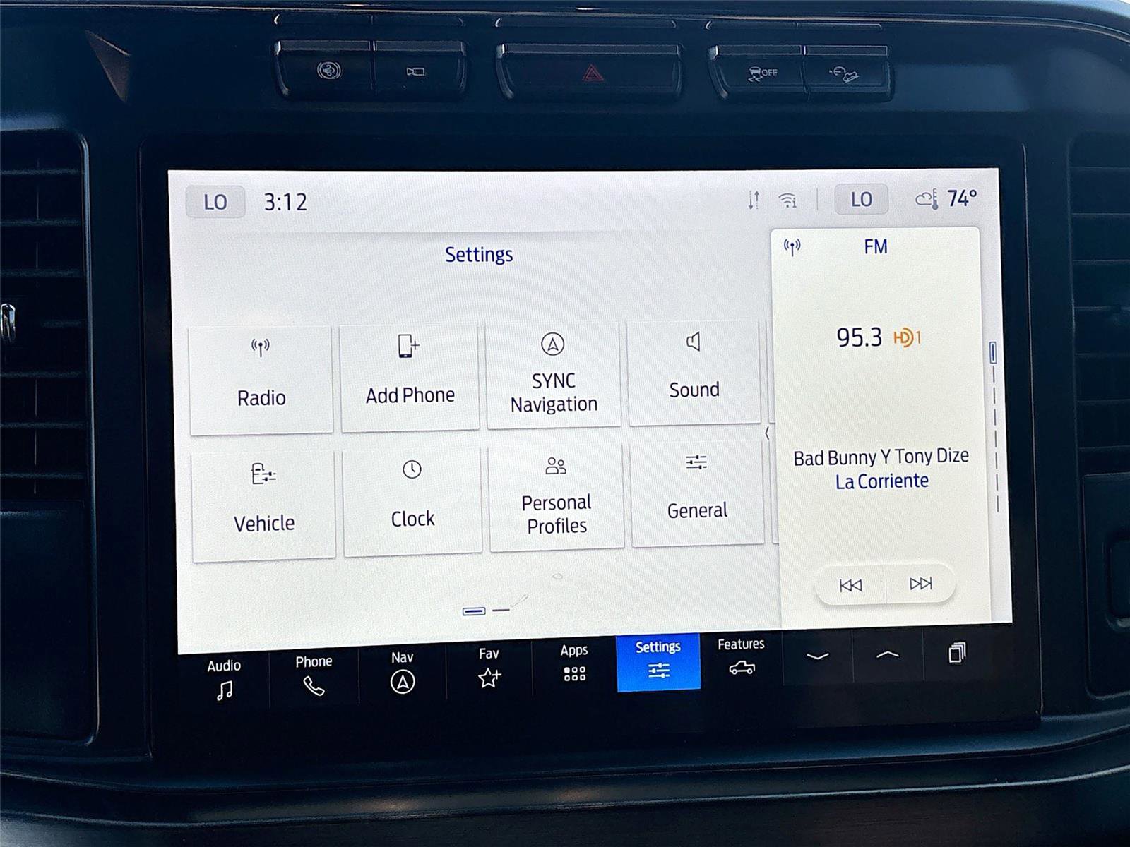 Used 2023 Ford F250 Lariat w/ Chrome Package image 16