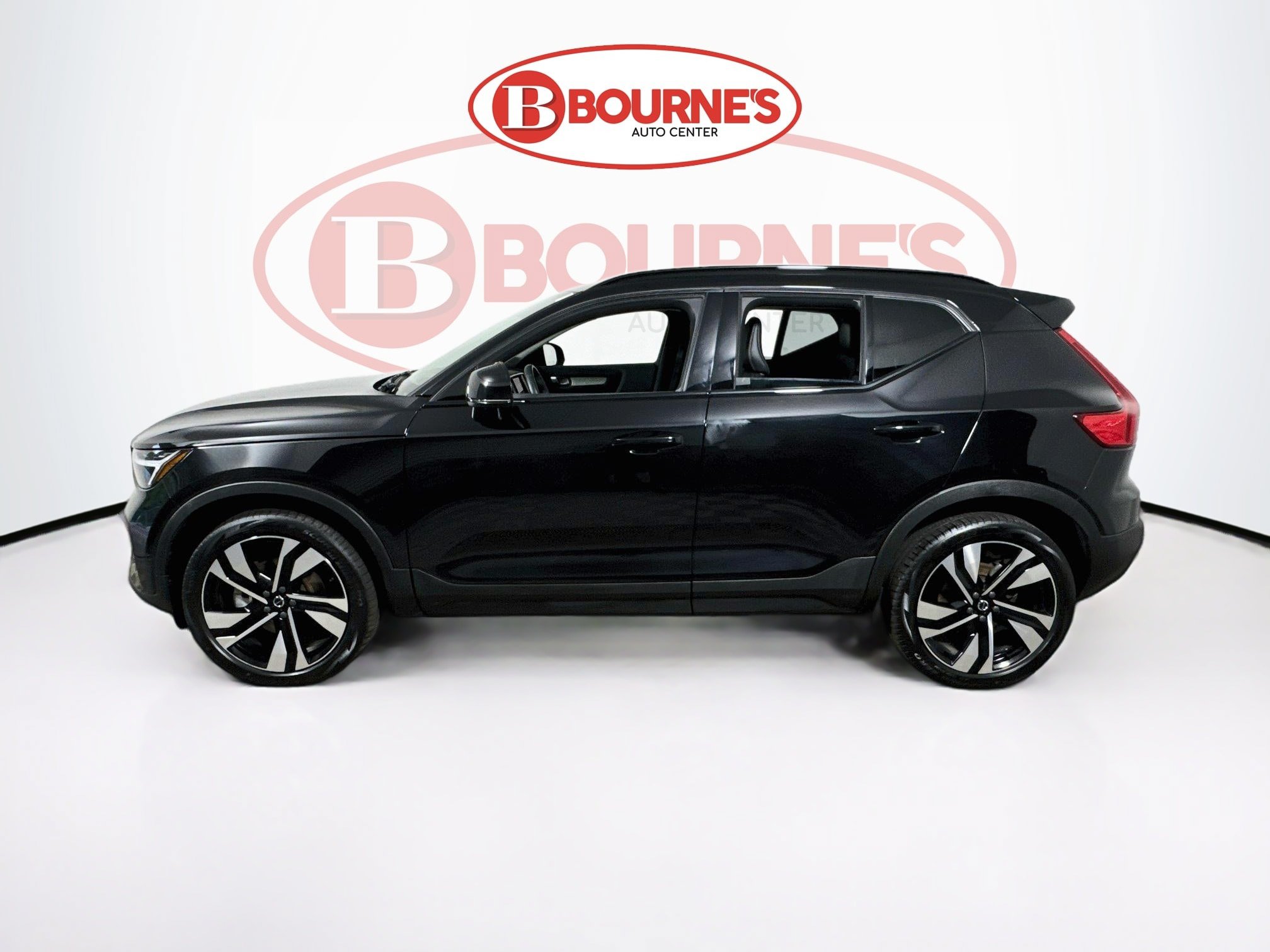 Used 2024 Volvo XC40 B5 Plus w/ Climate Package AWD/4WD image 9