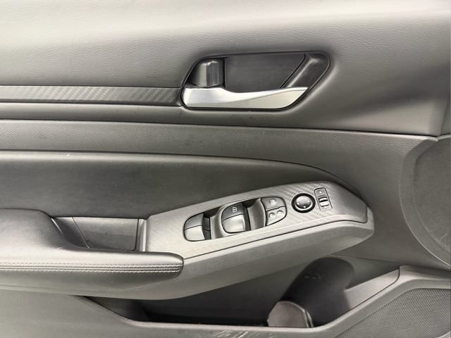 Used 2024 Nissan Altima 2.5 SV FWD image 13