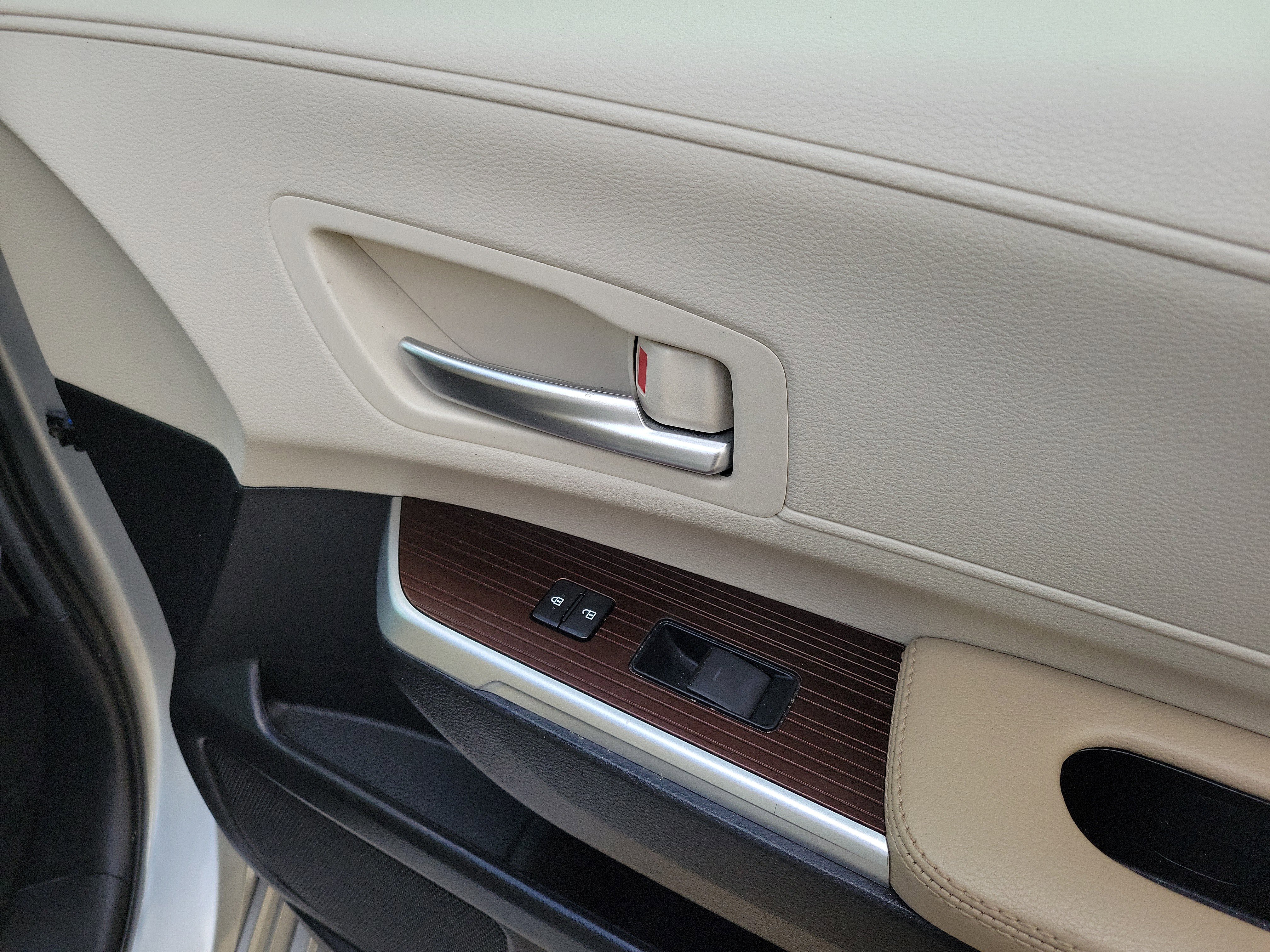 Certified 2024 Toyota Sienna XLE image 30