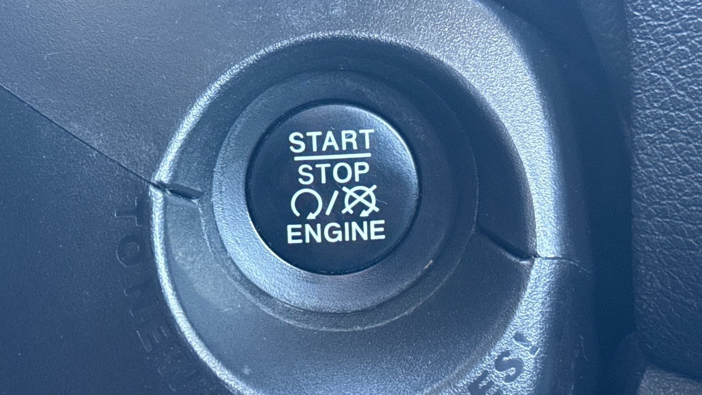 Used 2016 Jeep Renegade Trailhawk AWD/4WD image 32