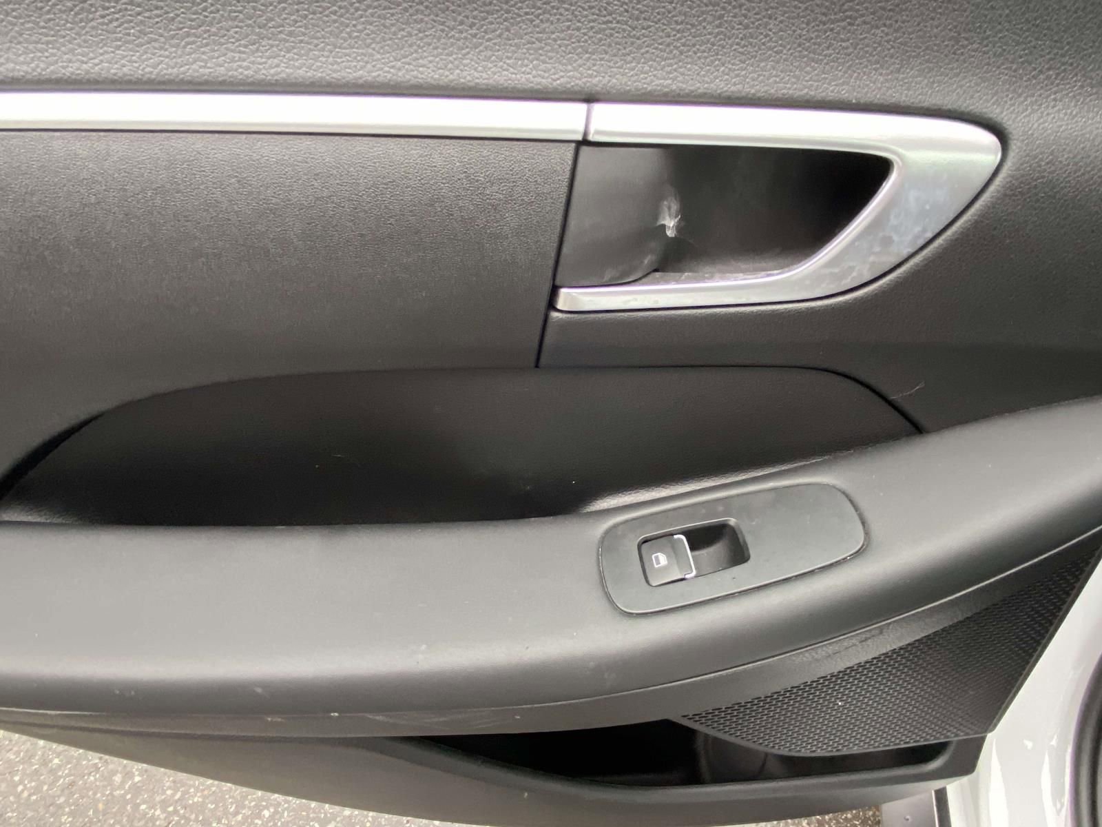 Used 2021 Hyundai Sonata SE w/ Preferred Accessory Package image 12