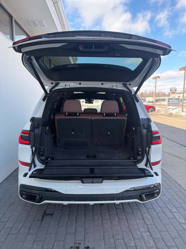 Used 2026 BMW X7 xDrive40i image 9