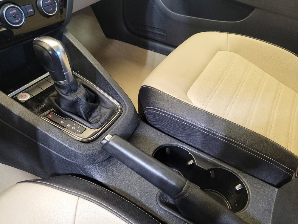 Used 2016 Volkswagen Jetta SEL Premium image 26