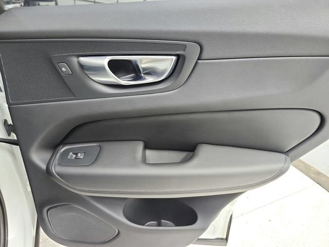 Used 2025 Volvo XC60 B5 Plus AWD/4WD image 41