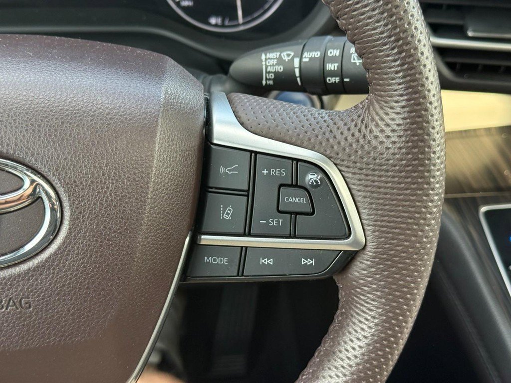 Certified 2023 Toyota Sienna Platinum AWD/4WD image 24