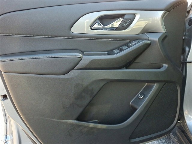 Used 2023 Chevrolet Traverse LT image 15