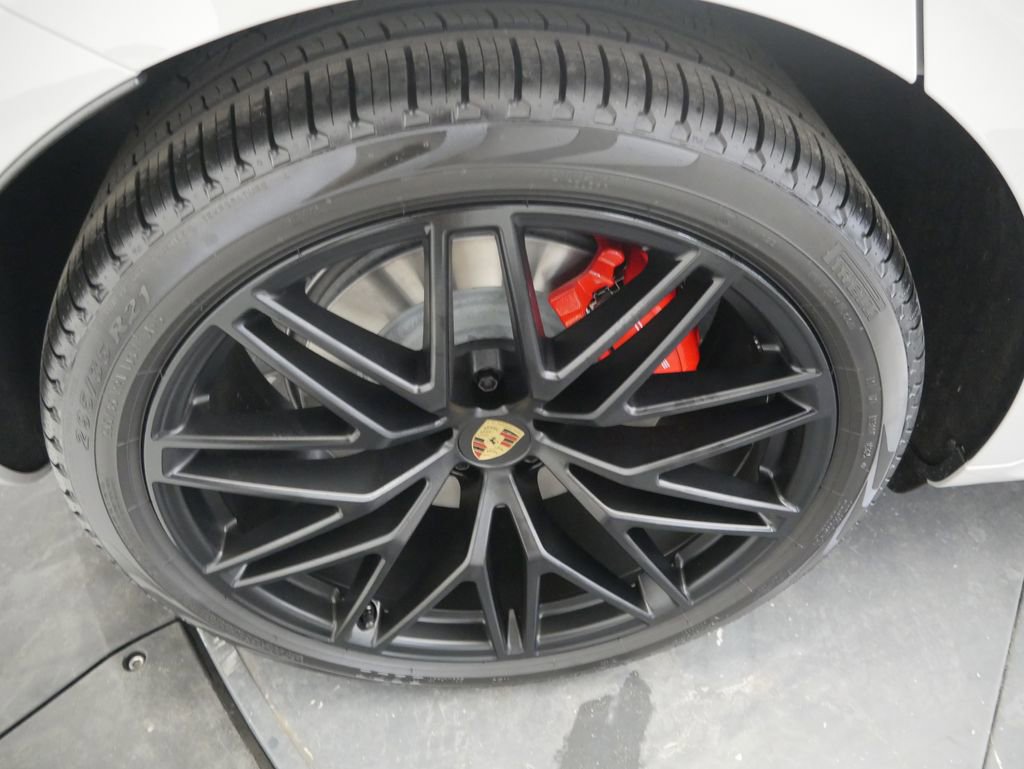 New 2026 Porsche Macan GTS AWD/4WD image 15