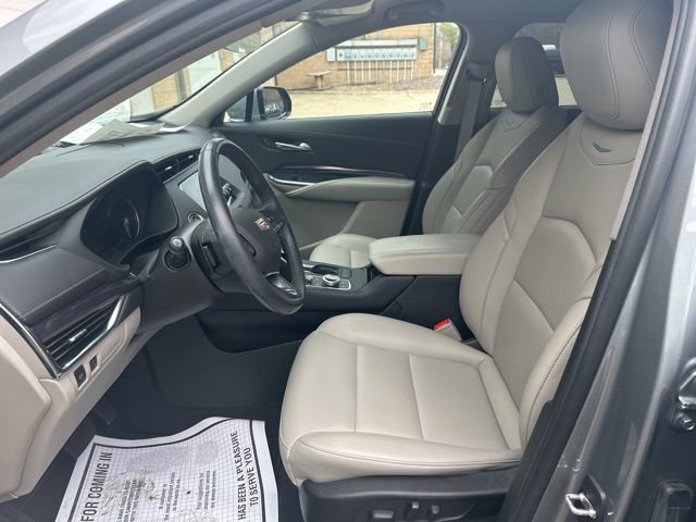 Certified 2023 Cadillac XT4 Luxury w/ Cold Weather Package image 9