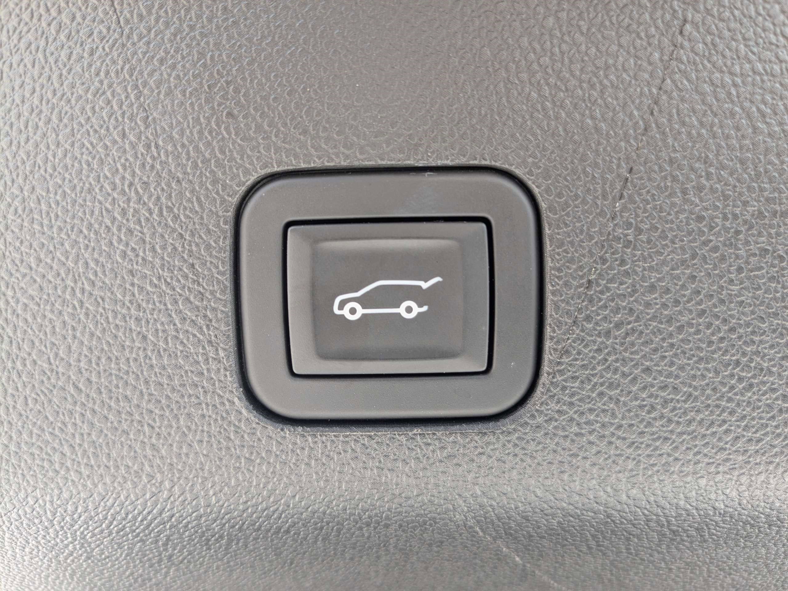 Used 2025 GMC Yukon XL Elevation RWD image 13