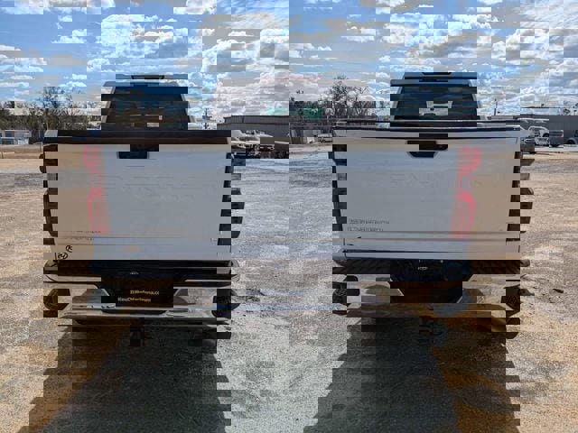 Used 2024 Chevrolet Silverado 2500 LT w/ Convenience Package image 5