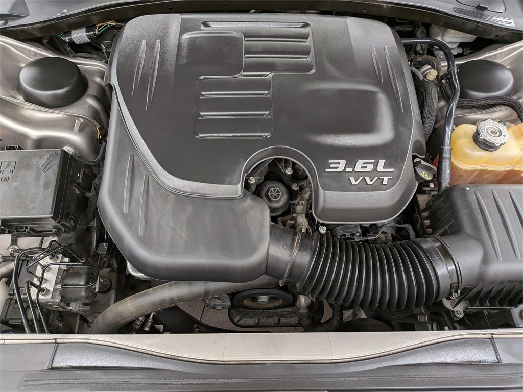 Used 2014 Chrysler 300 C image 35