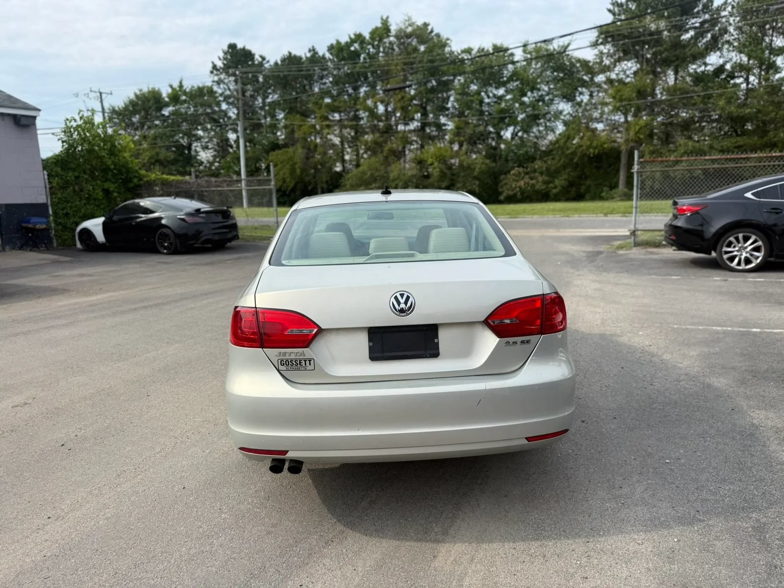 Used 2011 Volkswagen Jetta SE FWD image 4