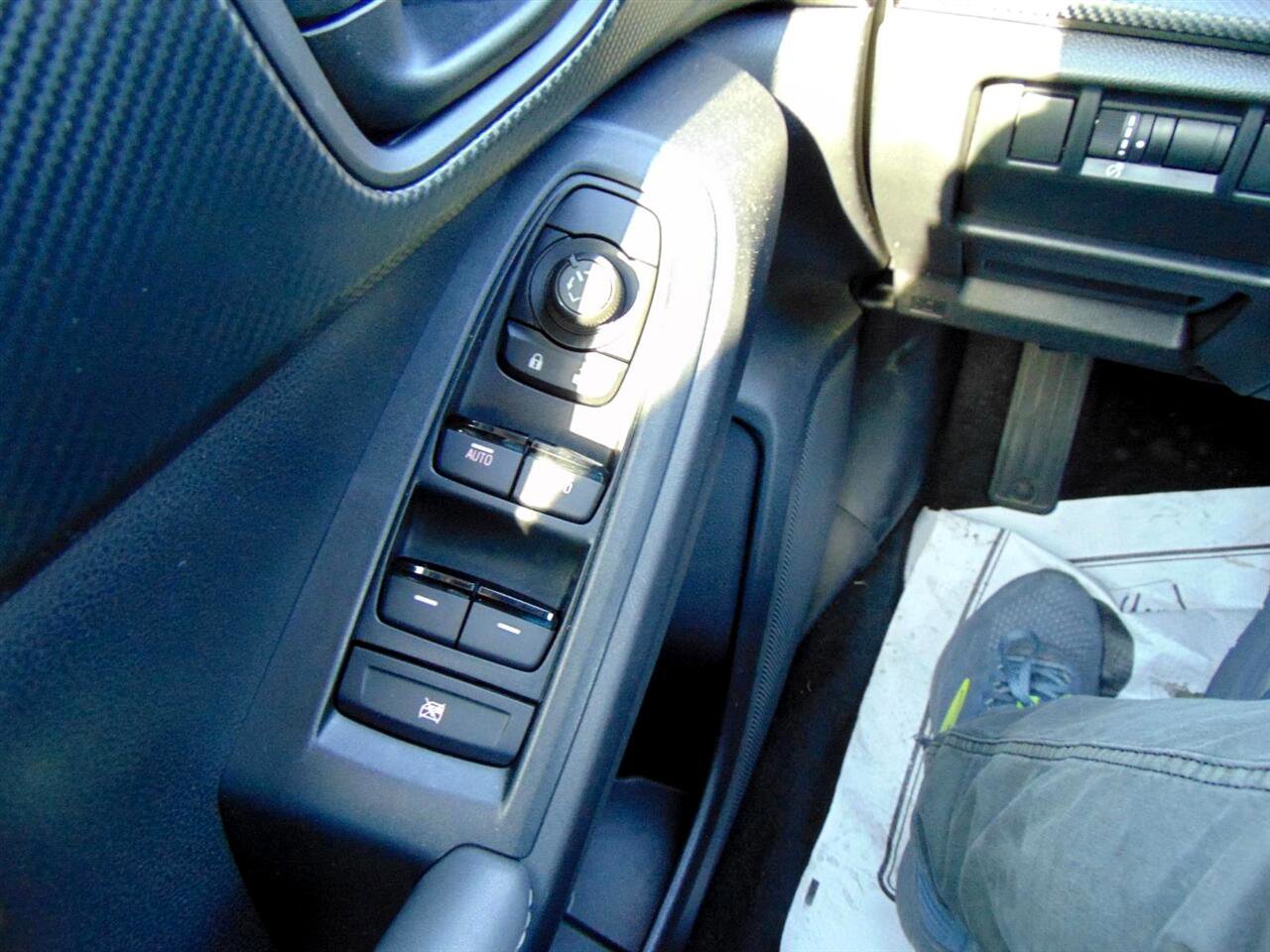 Used 2024 Subaru Crosstrek 2.0i Premium image 32