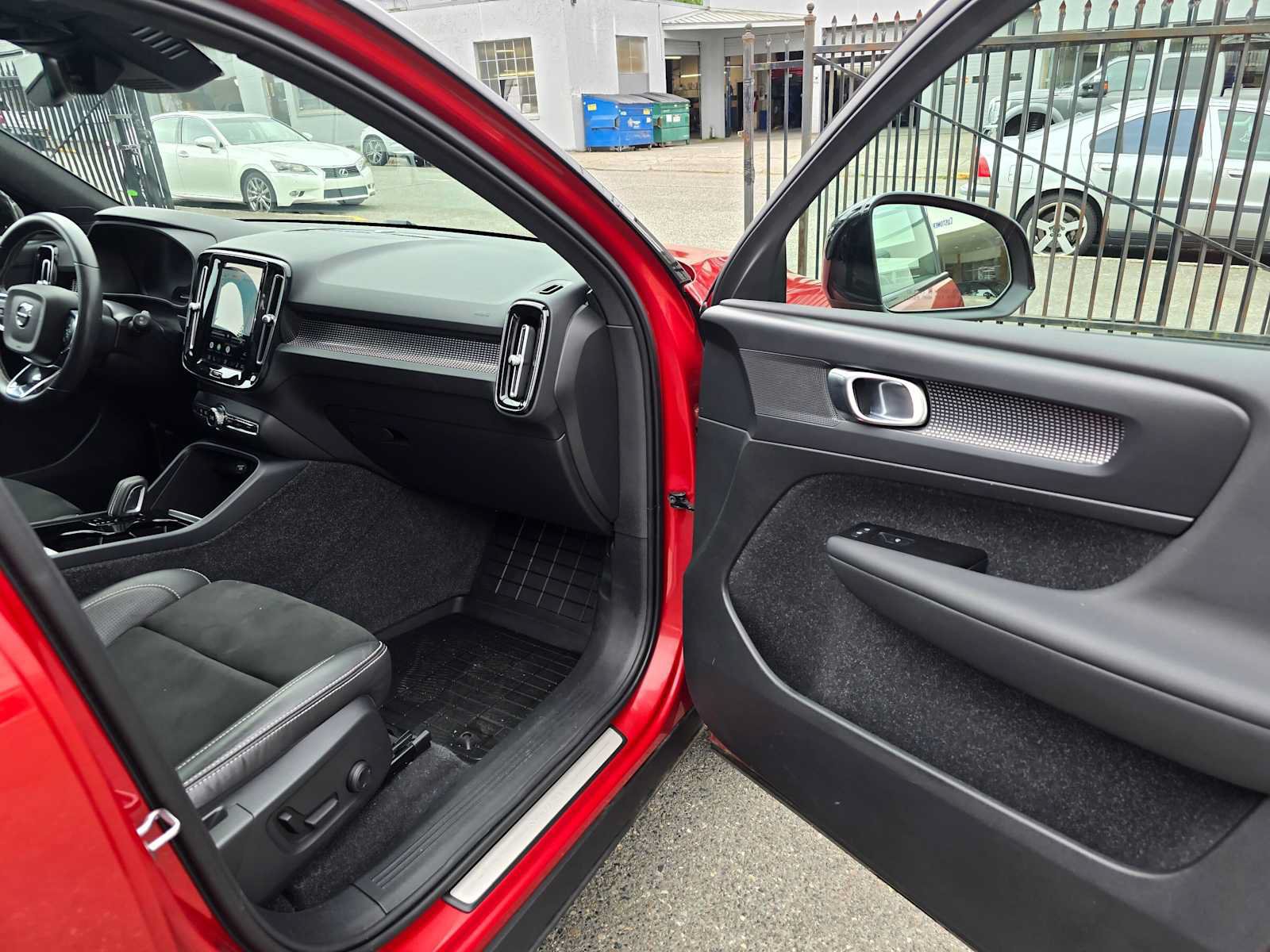 Used 2021 Volvo XC40 P8 Recharge AWD/4WD image 9
