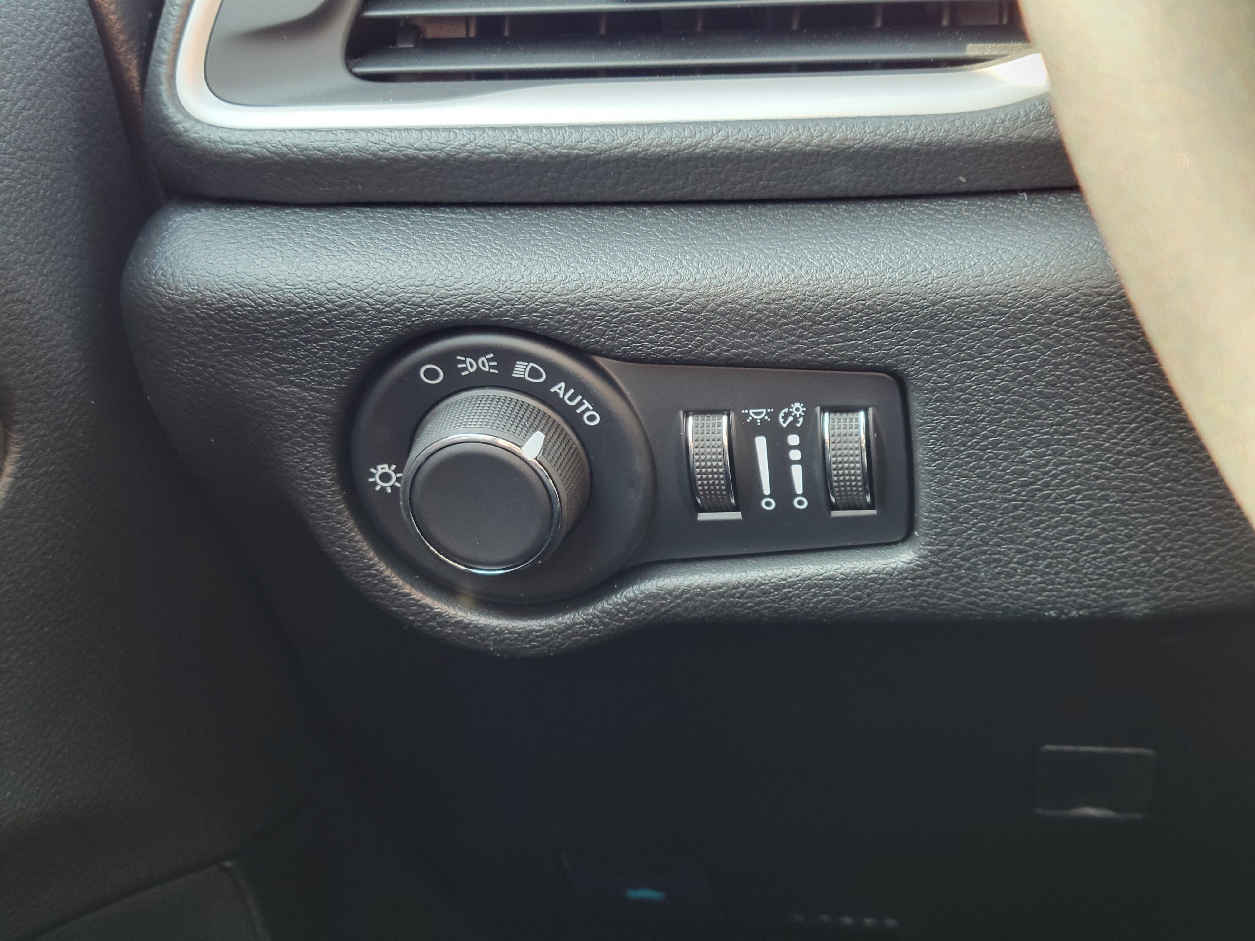 New 2027 Chrysler Pacifica Select FWD image 11