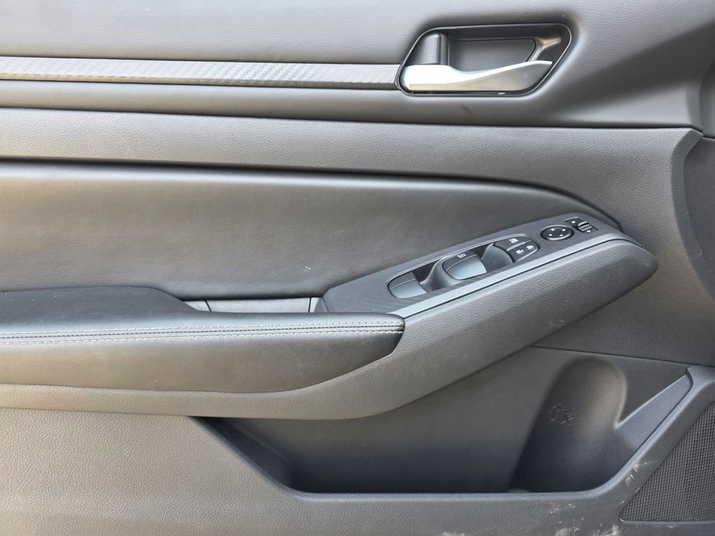 Used 2025 Nissan Altima 2.5 SV image 13